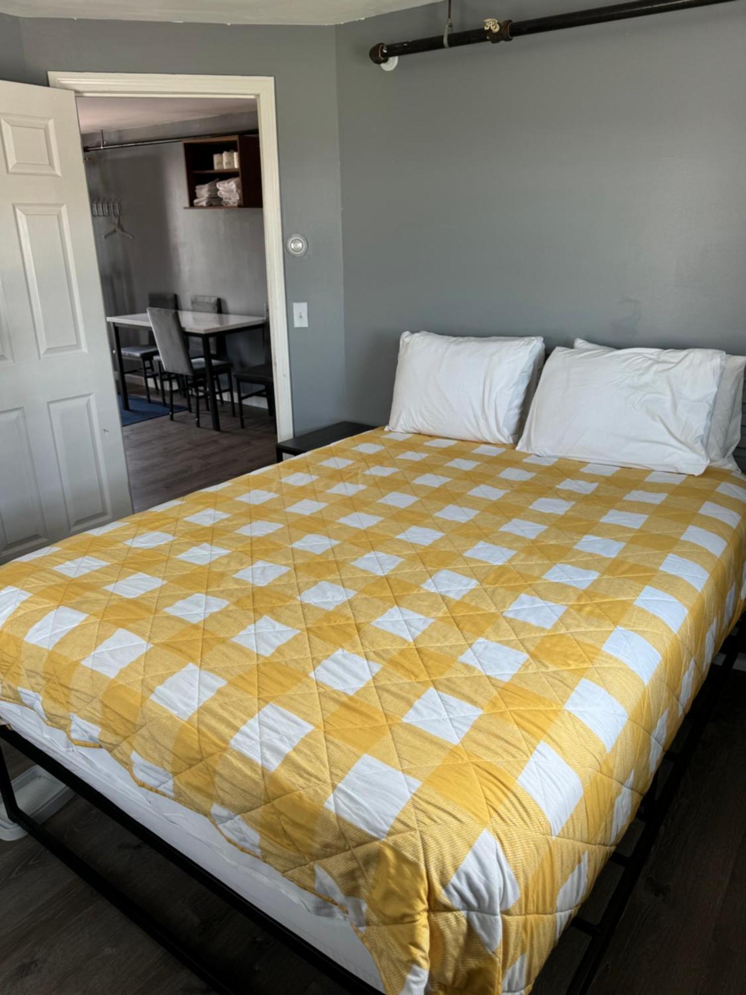 12 Ashworth Ave Suites Hampton Eksteriør billede