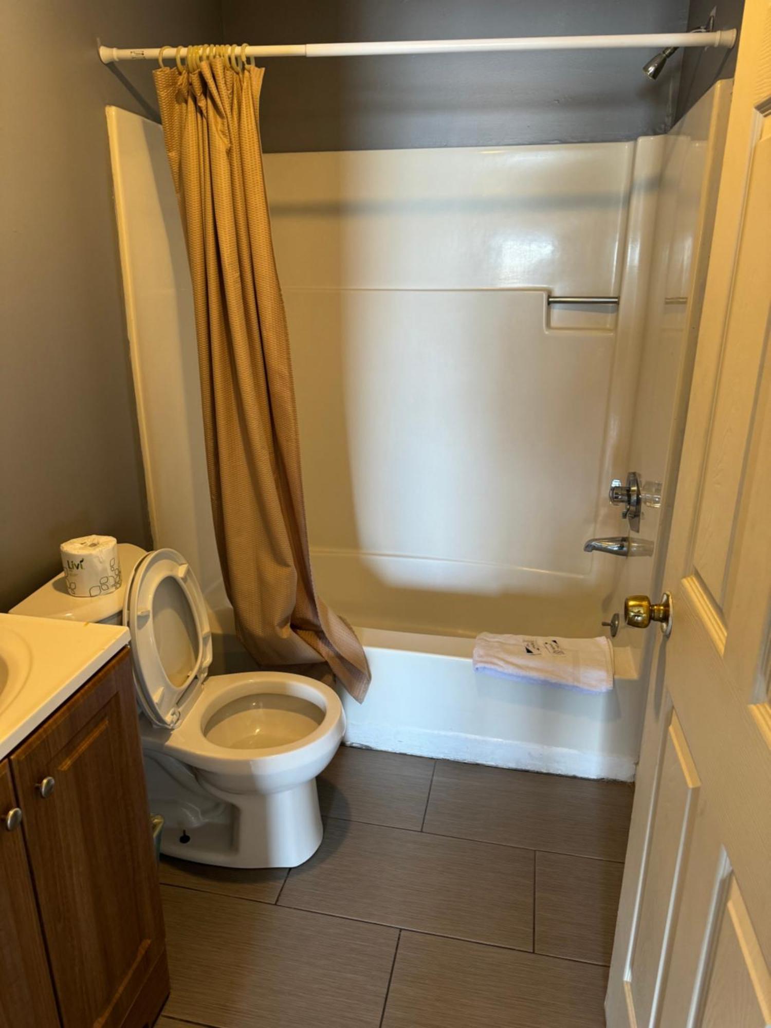 12 Ashworth Ave Suites Hampton Eksteriør billede