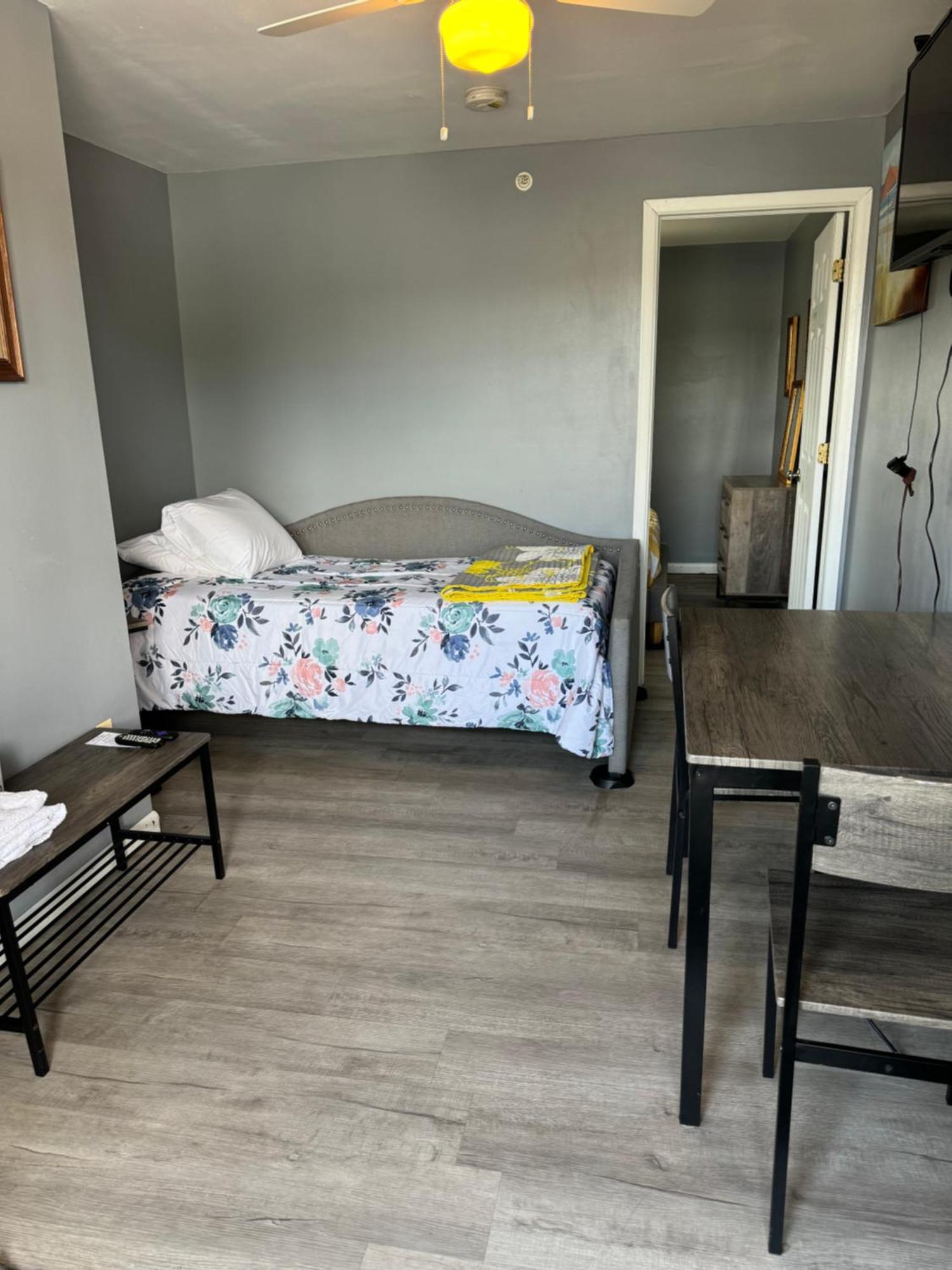 12 Ashworth Ave Suites Hampton Eksteriør billede