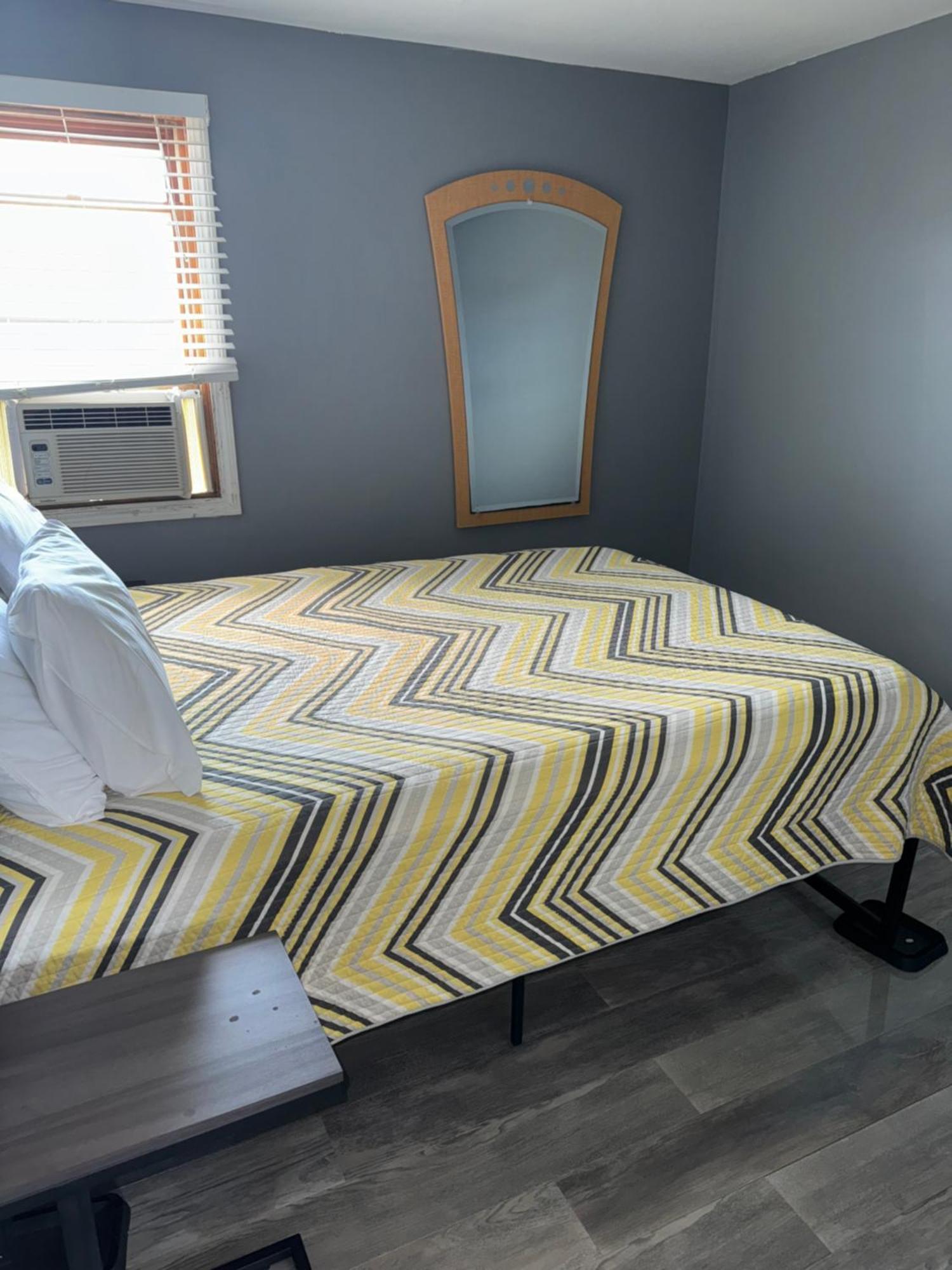 12 Ashworth Ave Suites Hampton Eksteriør billede